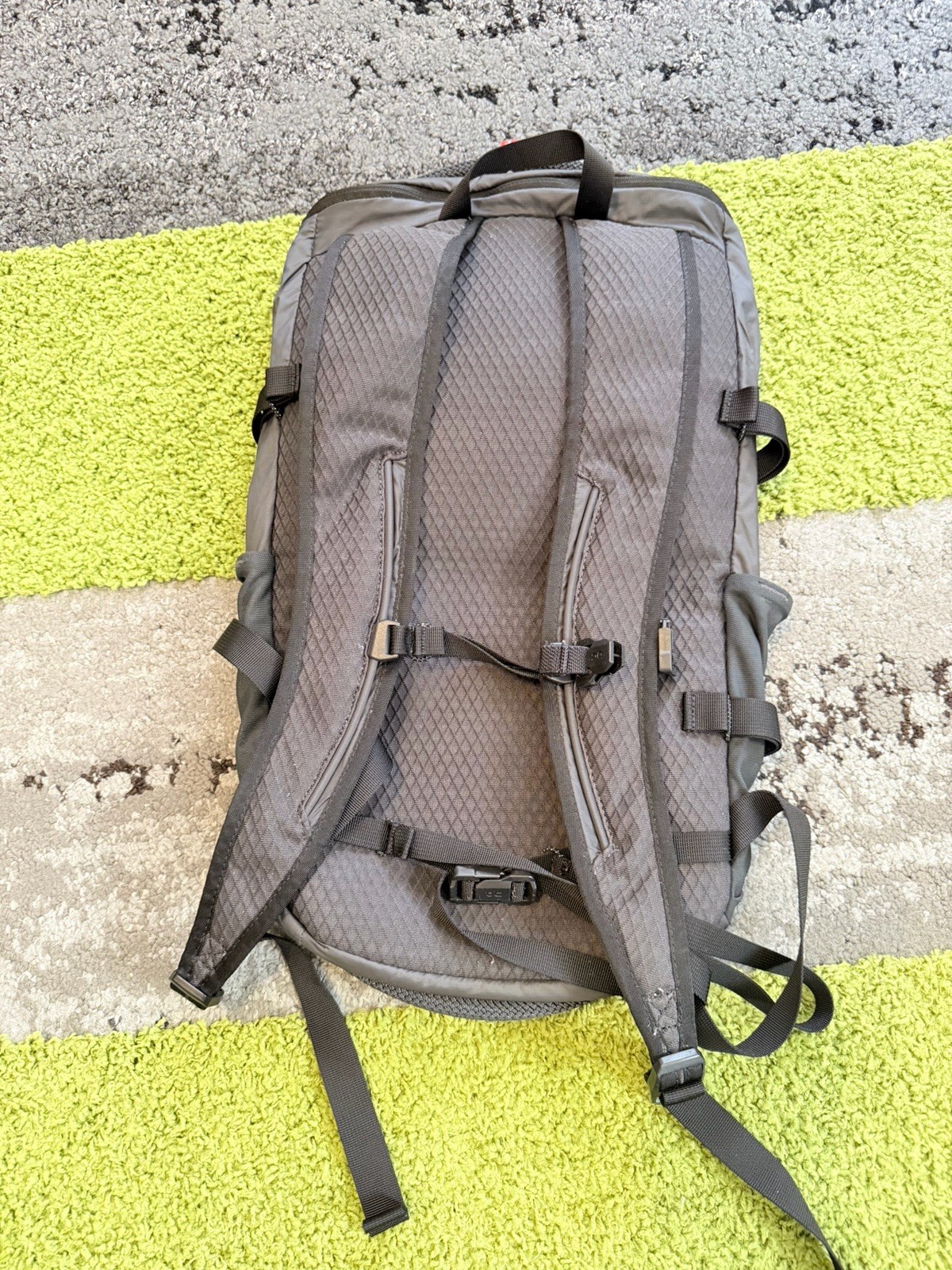 On Speed Pack 18L Lite Backpack On Cloud Running Backpack Black 2