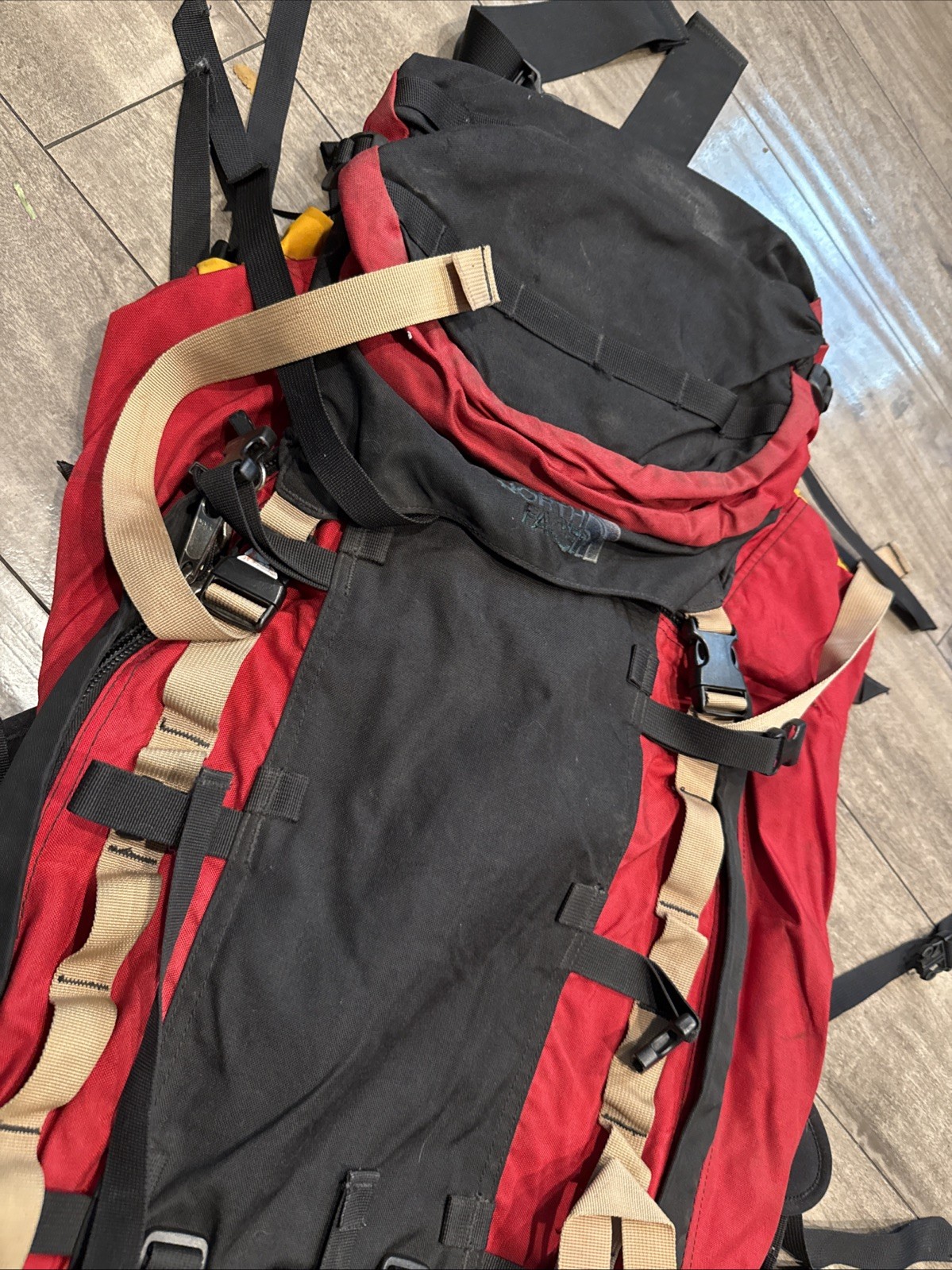 North Face Large Inversion backpack red/ black Hiking Travel Framed 5
