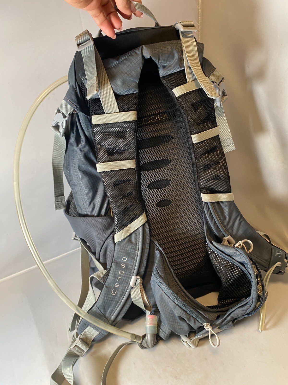 Osprey Manta 28 With Hydration Pack 5