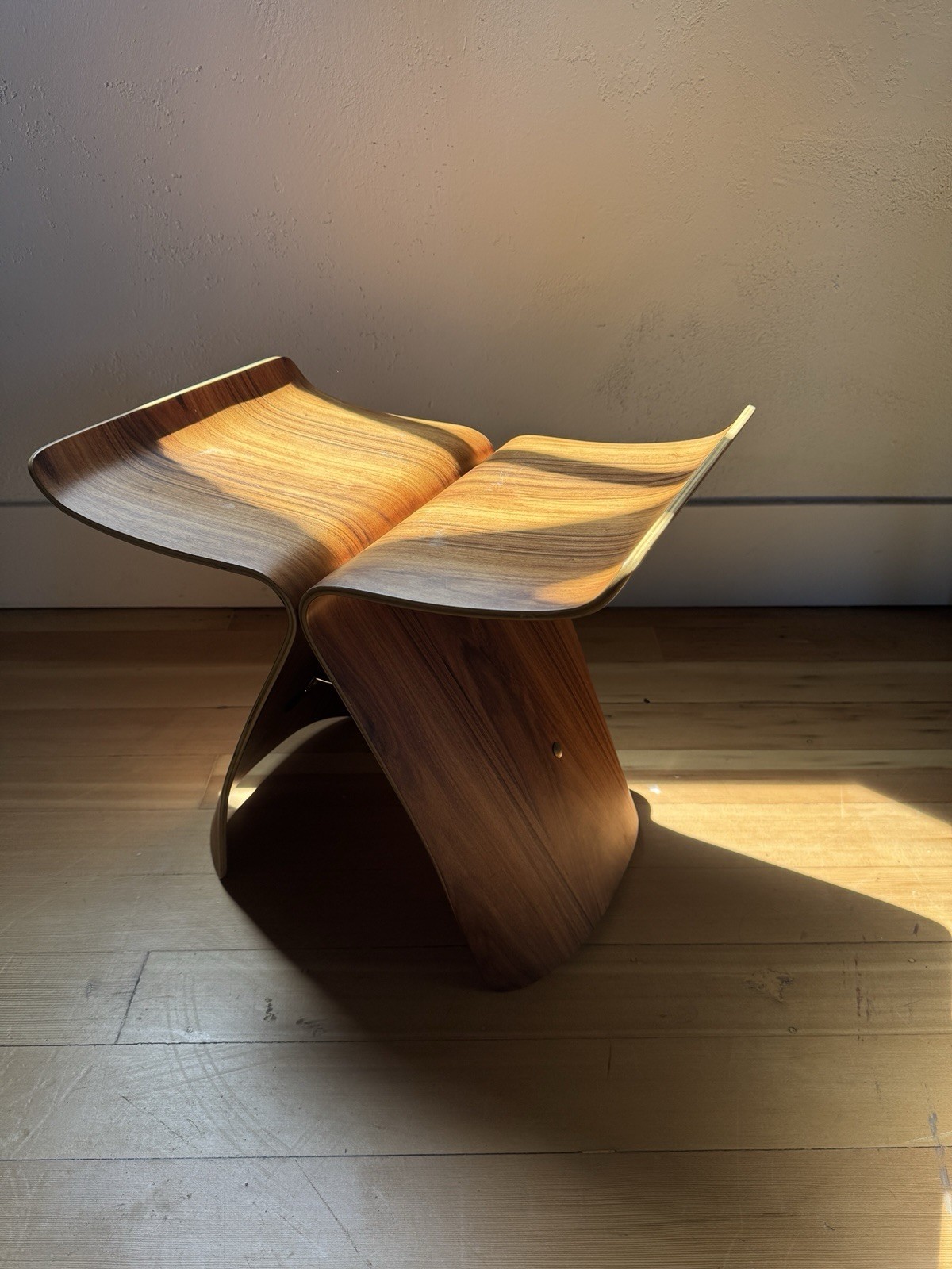 Butterfly Stool by Sori Yanagi, 1956 Excellent Condition gallery
