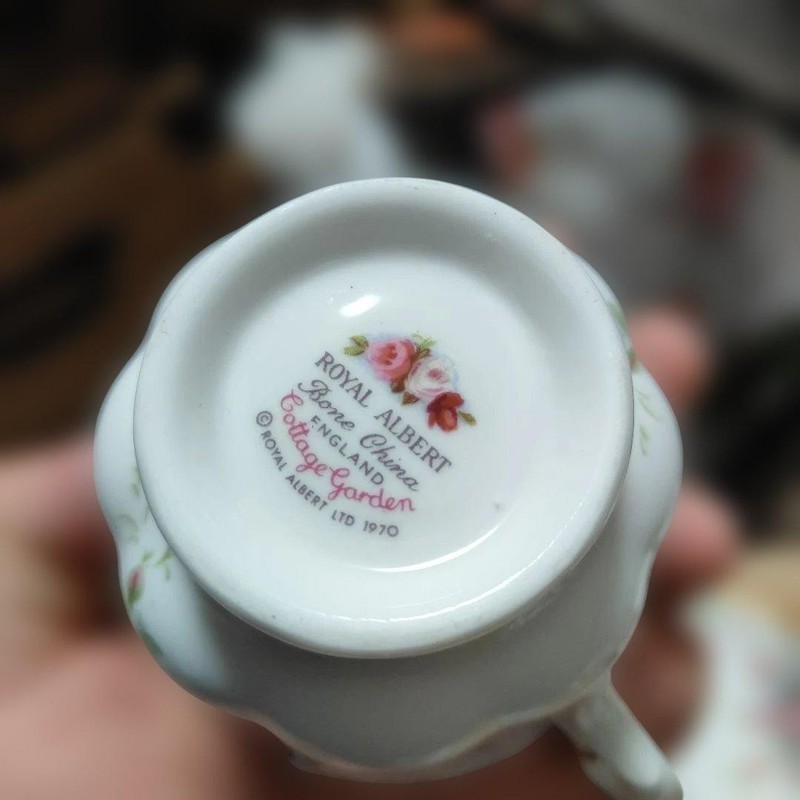 Royal Albert Flower Pattern Ceramic Tea Cup & Saucer Set 22 Plates Used gallery