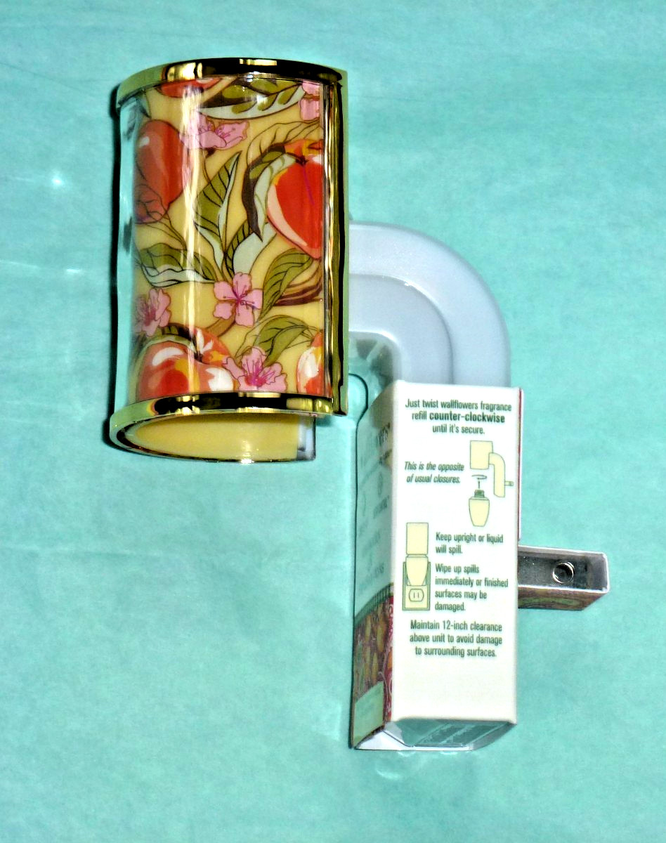 Bath Body Works VERA BRADLEY PEACH Light-up & Scent Control Wallflower Plug NEW gallery