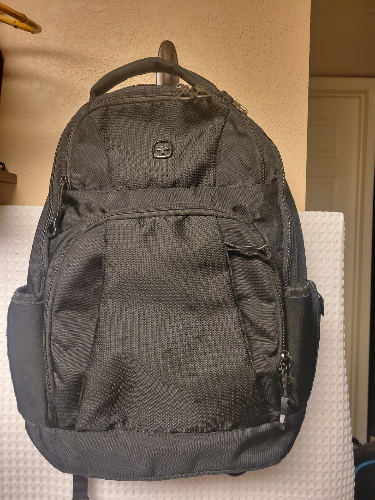 Swiss Gear Wenger Backpack with Multiple Compartments and Pockets. Black. 2