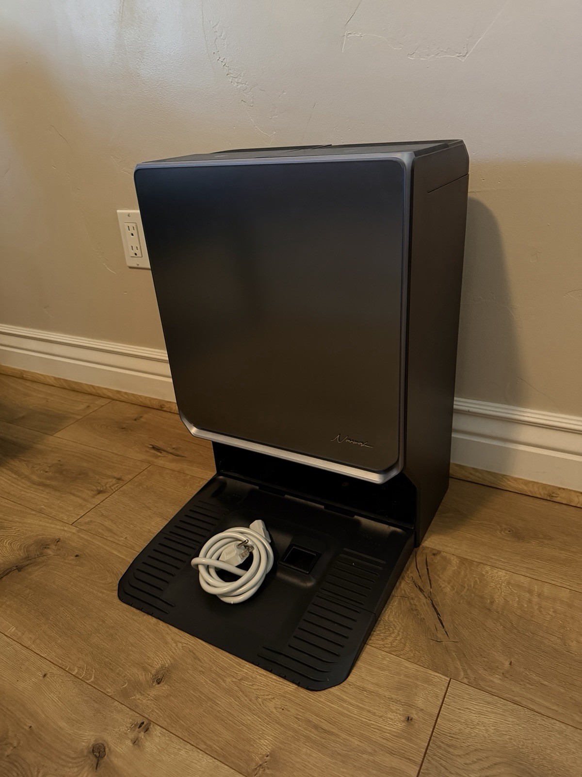 Narwal Flow 2 Base Station For Robot Vacuum And Mop gallery