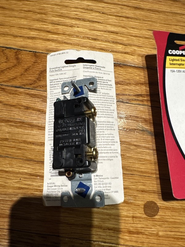 Cooper Wiring Lighted Toggle Switch, 15 amp,120 volt Ivory Lot Of 2 gallery