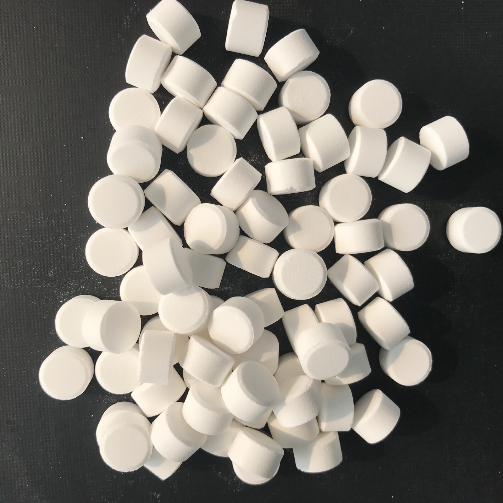 44 lbs 1 inch CHL0RINE TABLETS for Pool Inflatable Pools, Slow Dissolving gallery