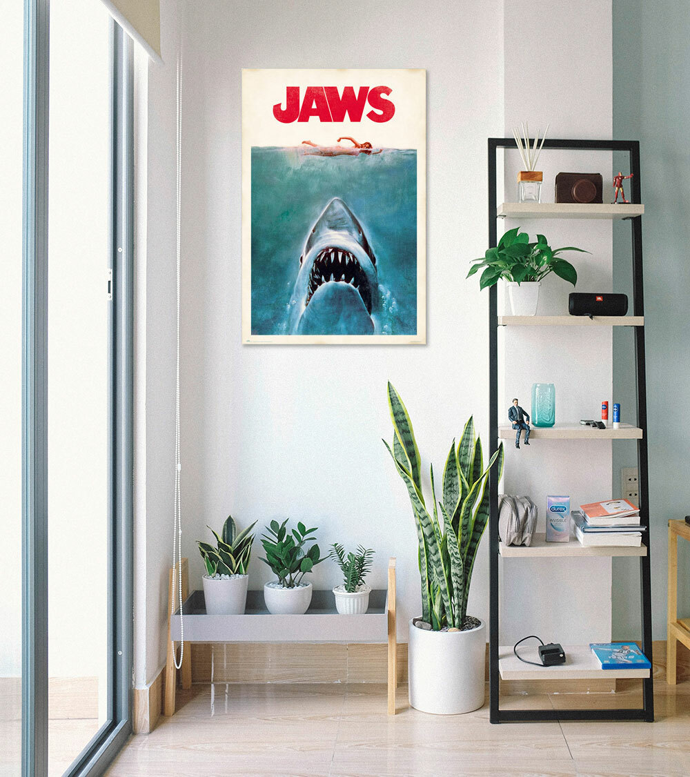 Jaws - Movie Poster (Regular Style - Retro / Vintage Design) (Size: 24" x 36") gallery