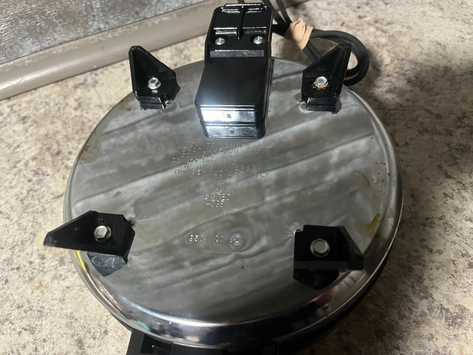 Vitantonio Mickey Mouse Disney Waffle Iron Mickey’s Waffler 950 11-1992 Nice! gallery