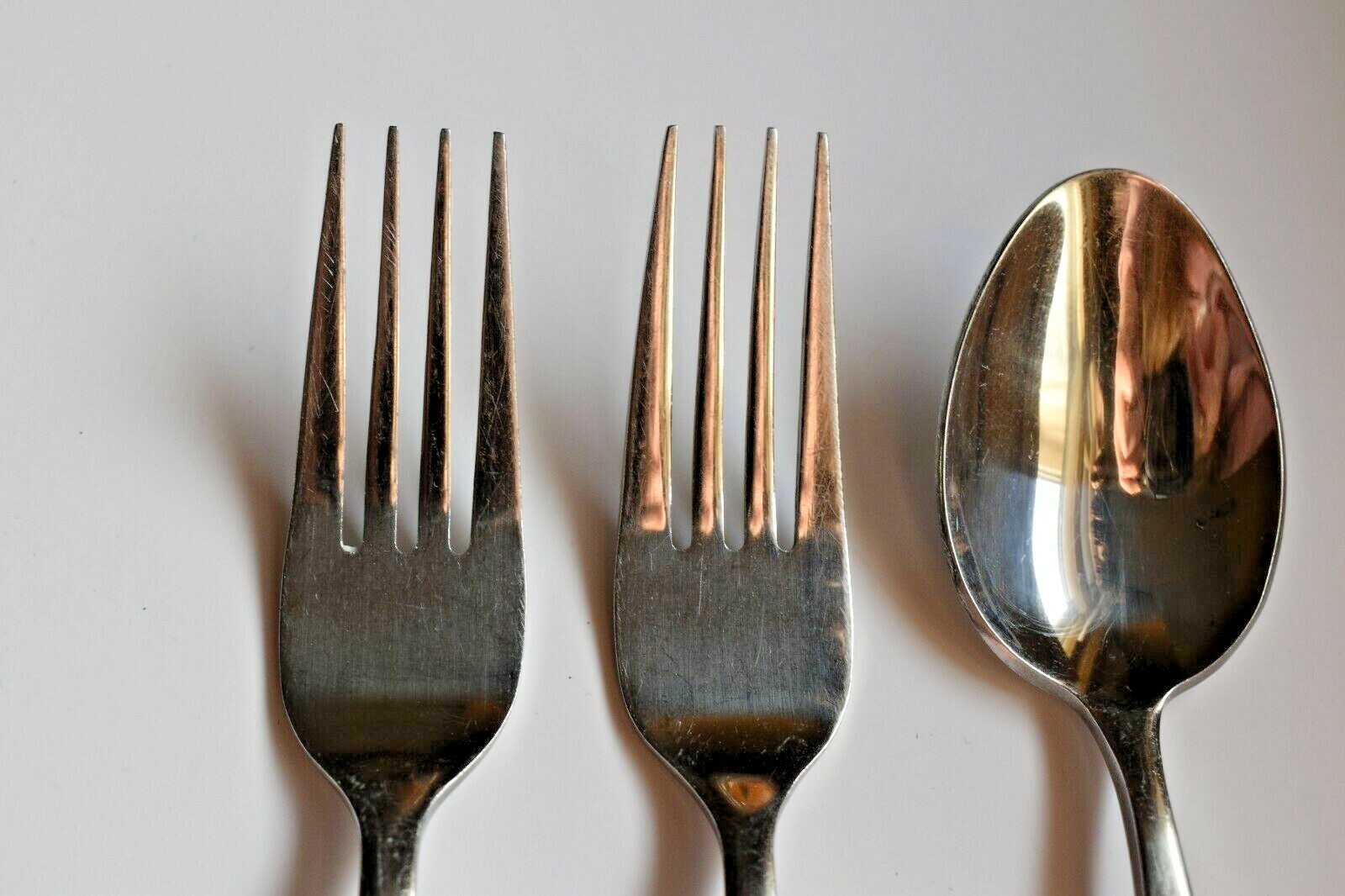 ONEIDA MOONCREST STAINLESS 1 OVAL/PLACE SPOON 2 DINNER FORKS gallery