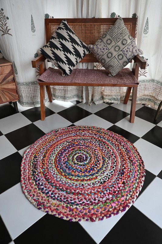 Rugmoda Jute Multicolor Braided 3x3 ft Round Living Room Area Rug gallery