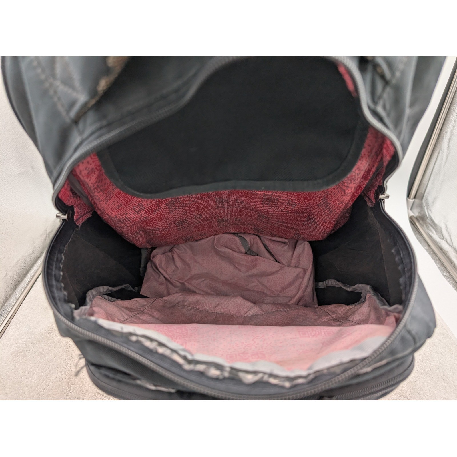 Under Armour Storm Backpack Black Red Interior Multi Compartment Flawed 5