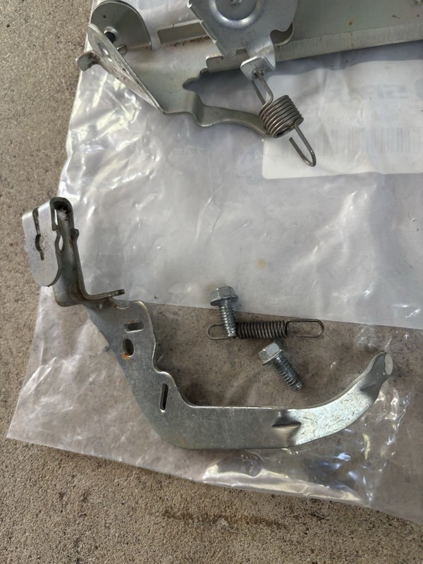 Briggs & Stratton Control Bracket Governor Control Arm 798916 798856 594918 gallery