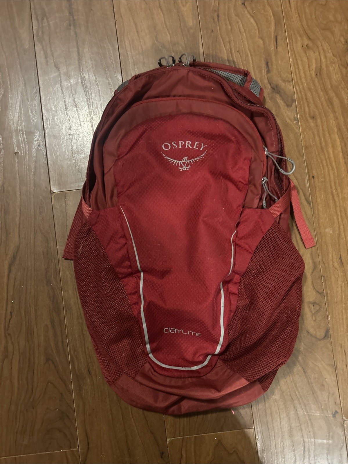 Osprey Daylite 13L Hiking Hydration model Backpack Red.