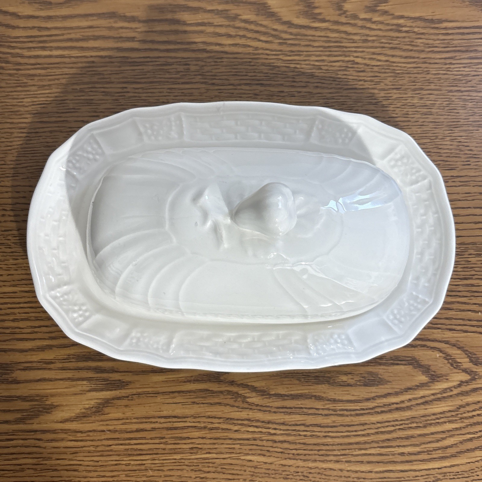 Mikasa Renaissance White Covered Butter Dish Basket Weave Flowers Scalloped gallery