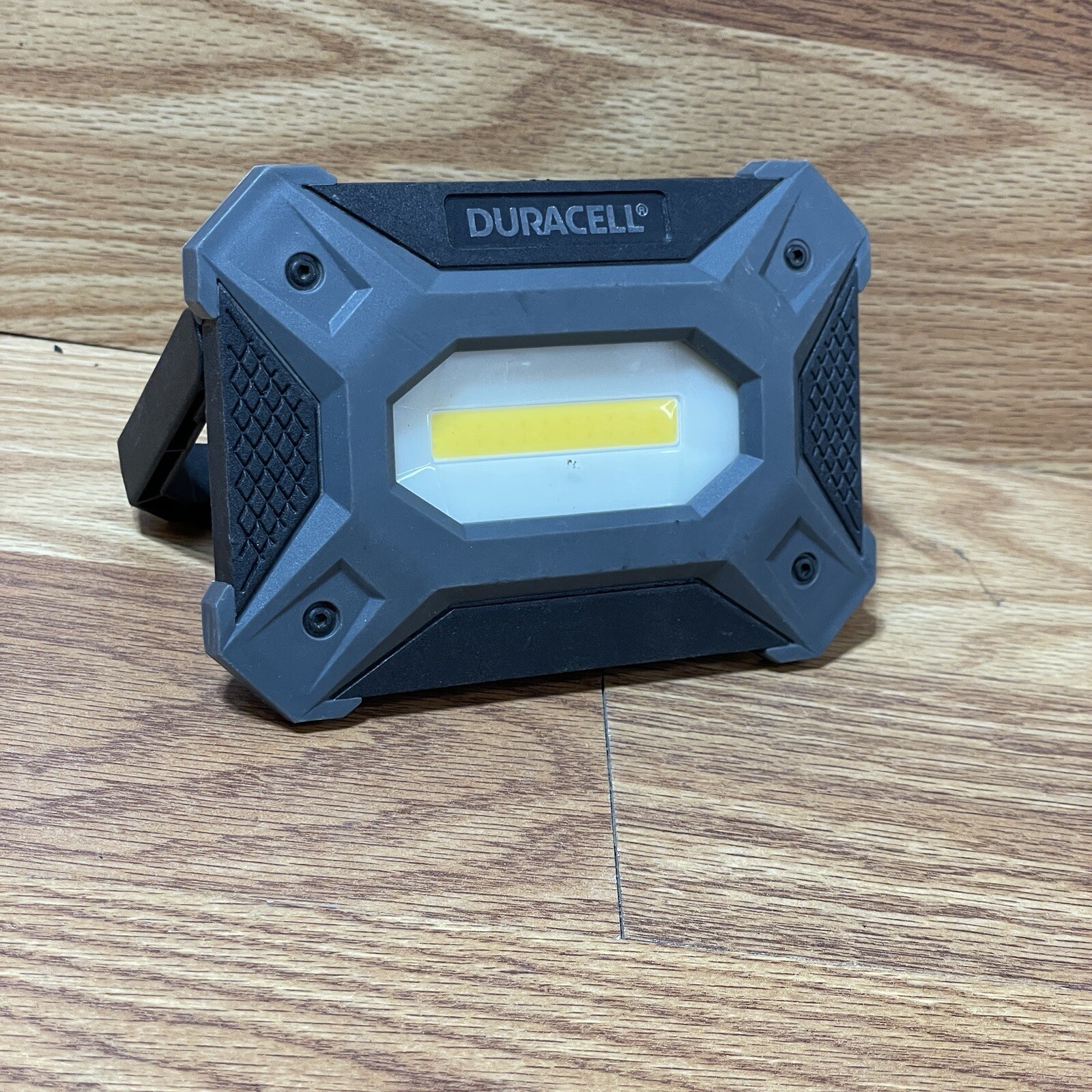 Duracell 600 Lumen Portable Handheld Battery Operated Water Resistant Work Light gallery