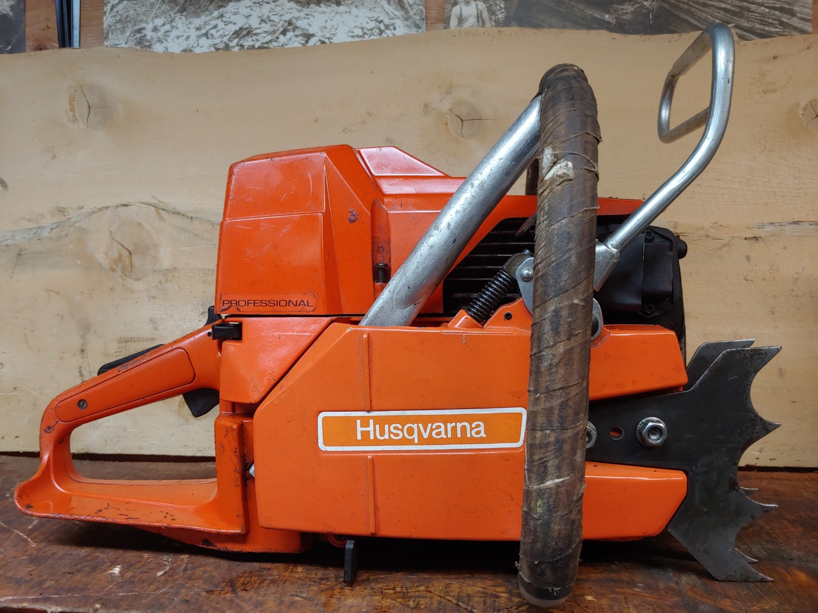 NICE HUSQVARNA 288 XP WRAP HANDLE HIGH TOP OEM NEW CHAINBRAKE *CRACK IN CASE gallery
