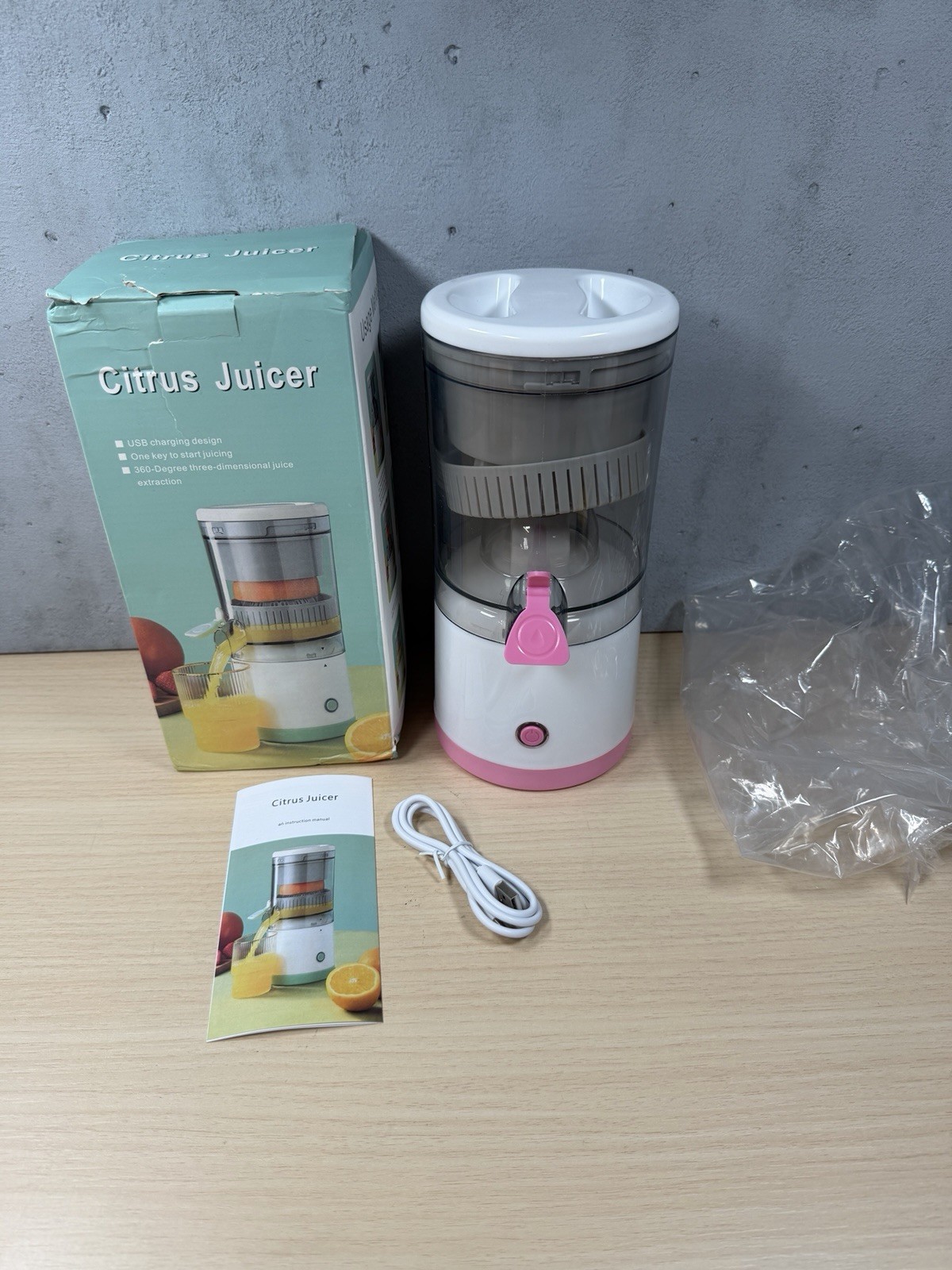 USB Charging Citrus Juicer, One Key Start, 360° Extraction Juicer Cup White Pink gallery