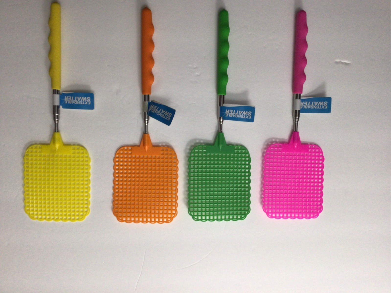 2 PC PLASTIC FLY SWATTER WITH STAINLESS STEAL EXTENDABLE HANDLE IN 4 COLORS gallery