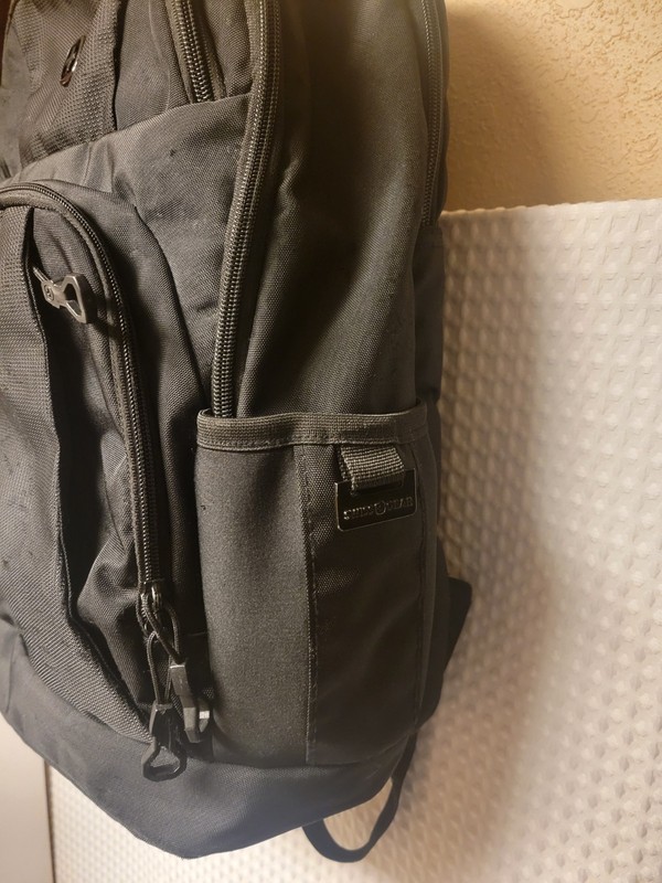Swiss Gear Wenger Backpack with Multiple Compartments and Pockets. Black. 4