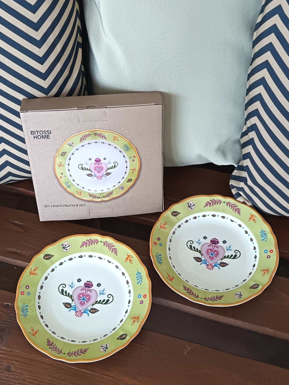 Bitossi fruit plates diameter 23.5 cm. Color: Green Dishwasher Safe gallery