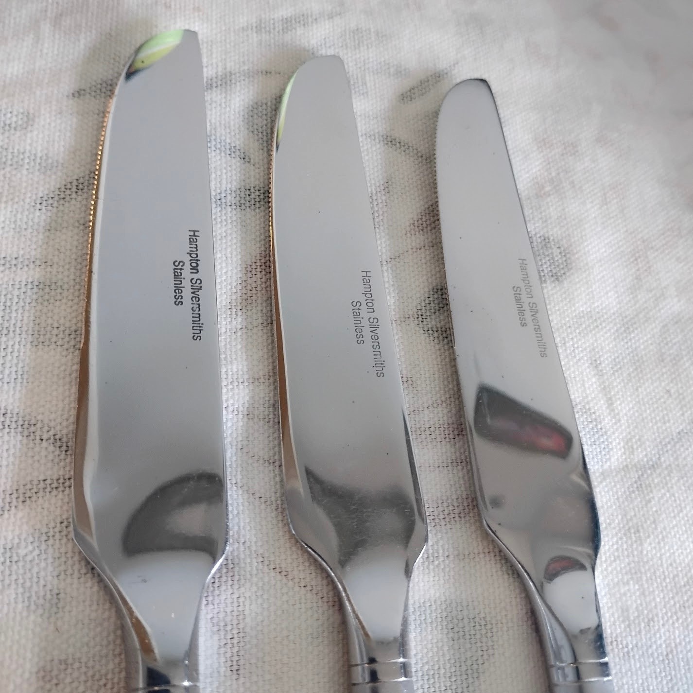 3 Hampton Silversmiths Ritz Frosted Dinner Knives Stainless 8 5/8" gallery