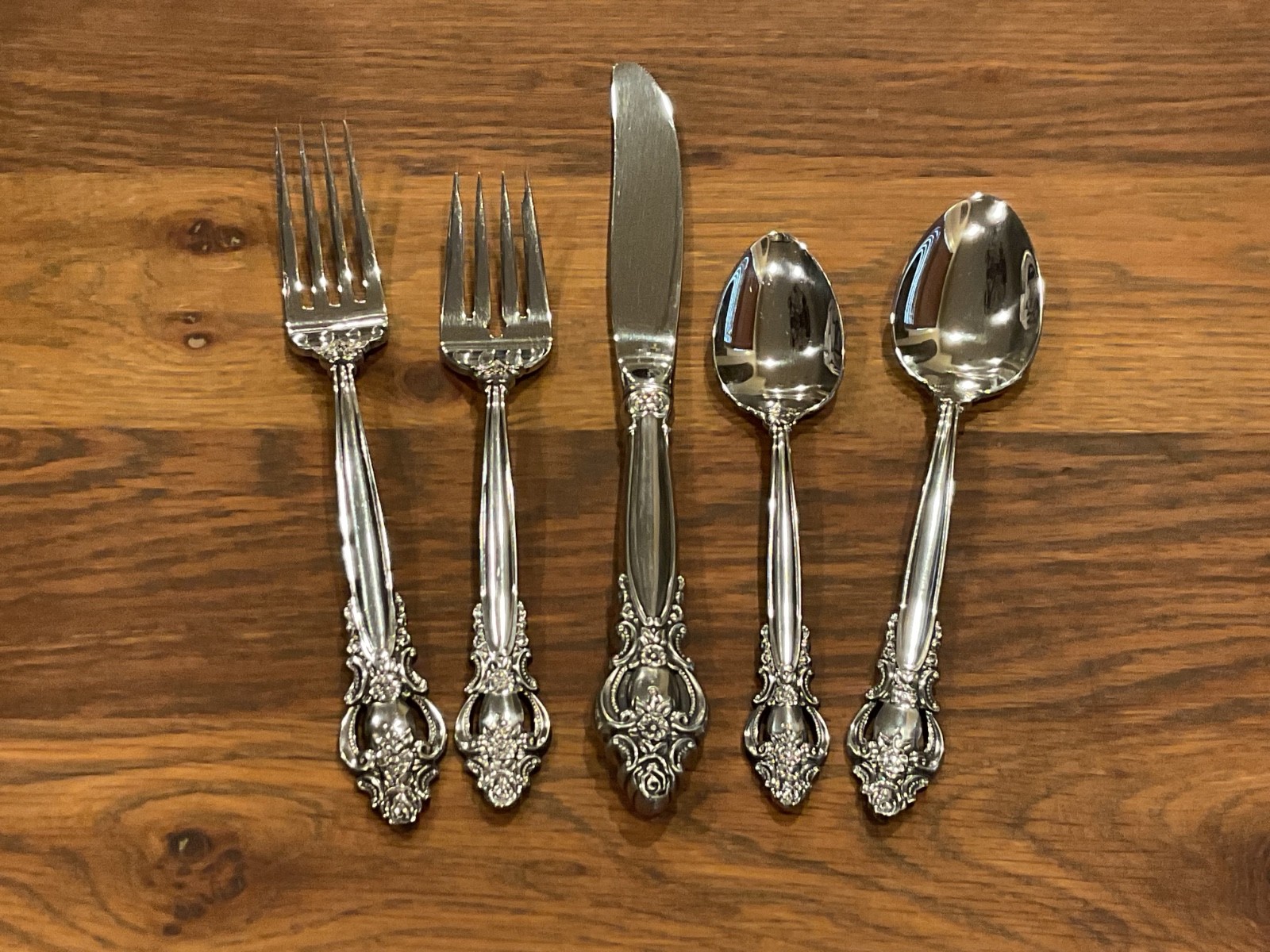 FRONTENAC LYON 5 Piece Place Setting International Stainless Flatware - NEW gallery
