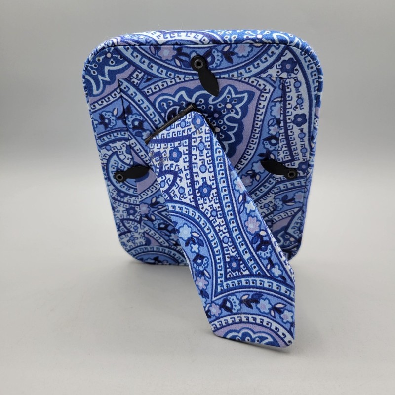 Oneida Blue Devon Fabric-Covered Picture Frame 3.5x5 Oval Opening Rear Loading gallery
