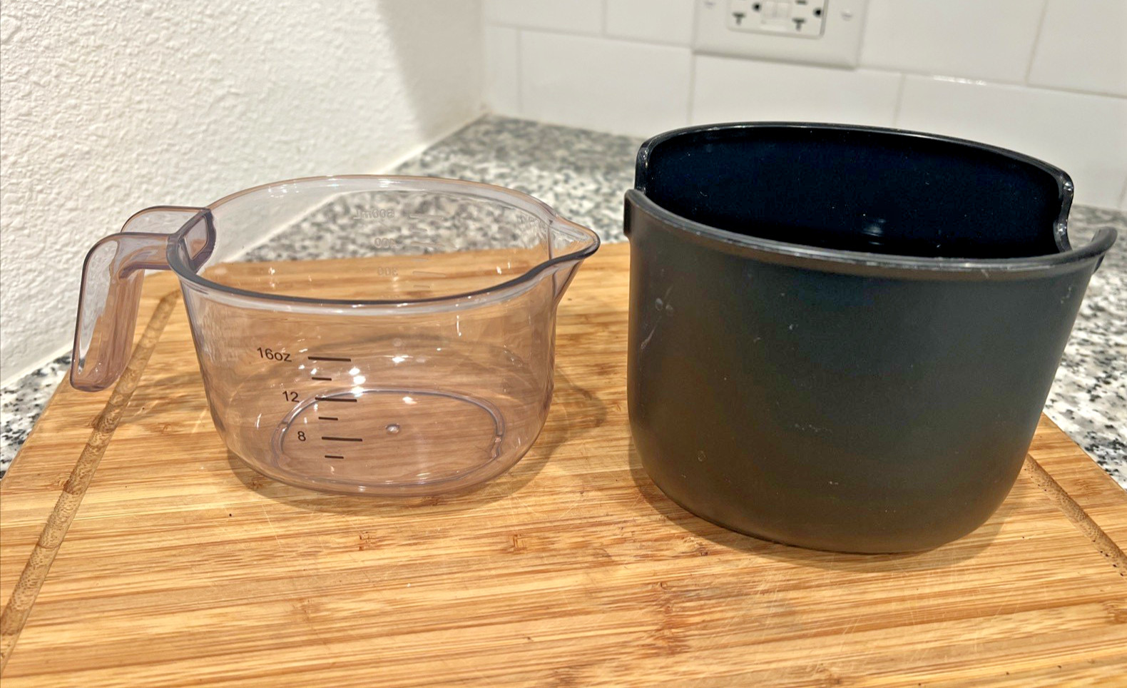 Ninja Cold Press Juicer Pro JC101 Replacement Part- measuring cup & pulp bowl gallery