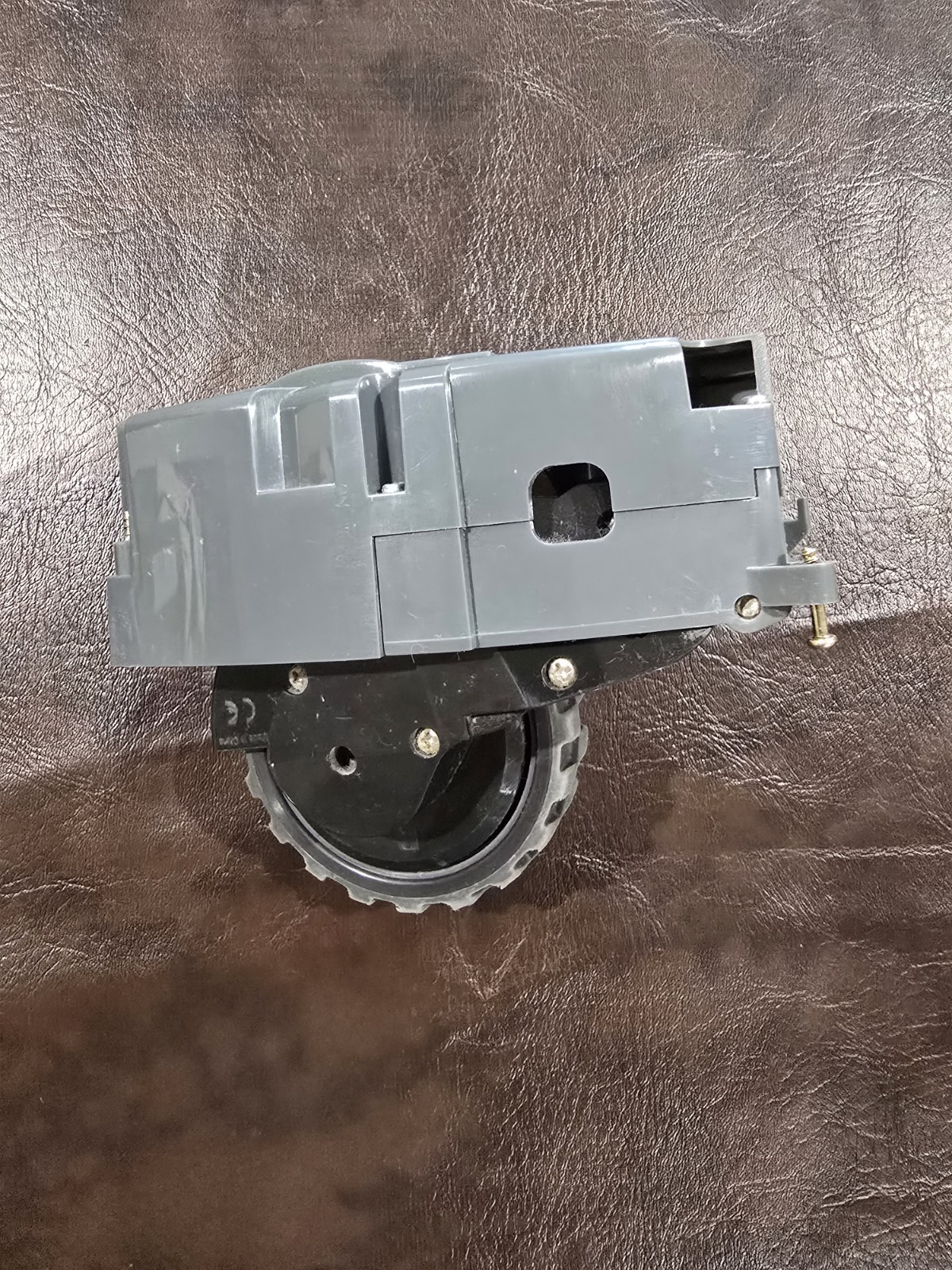 iRobot Replacement Right Wheel for Roomba 690 692 694 gallery