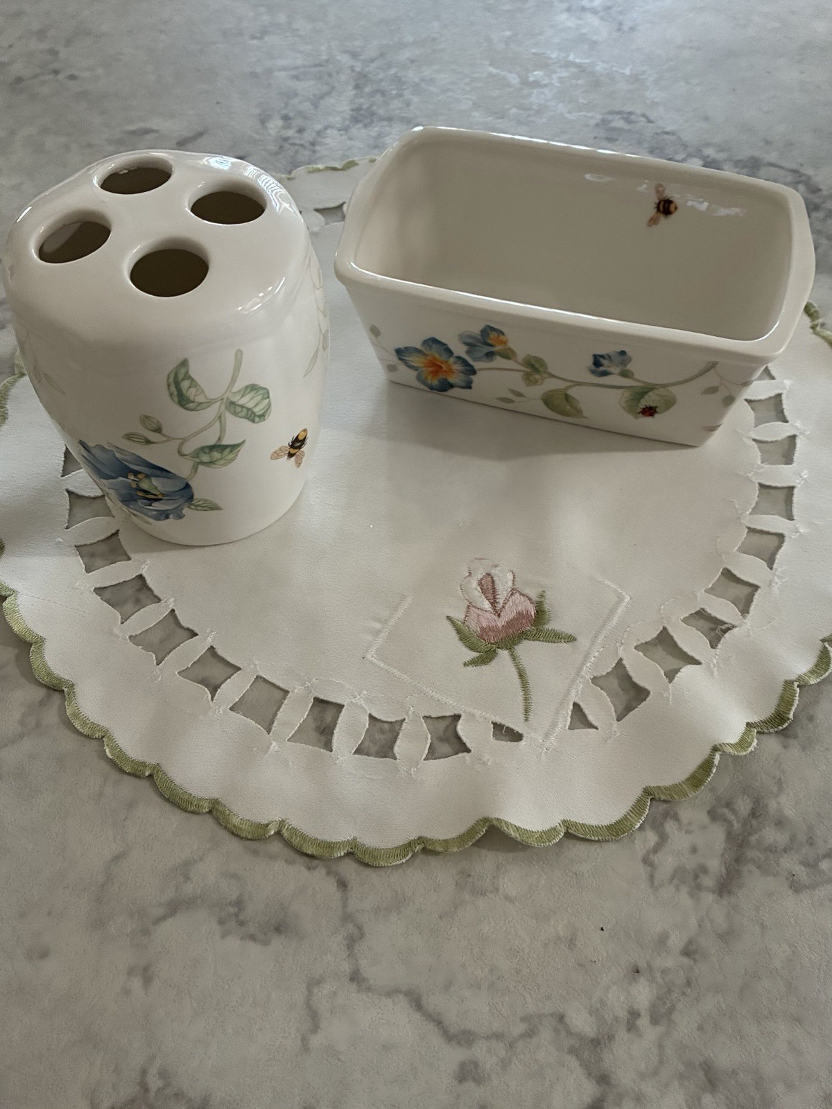 Lenox Butterfly Meadow Soap Dish And Toothbrush Holder gallery