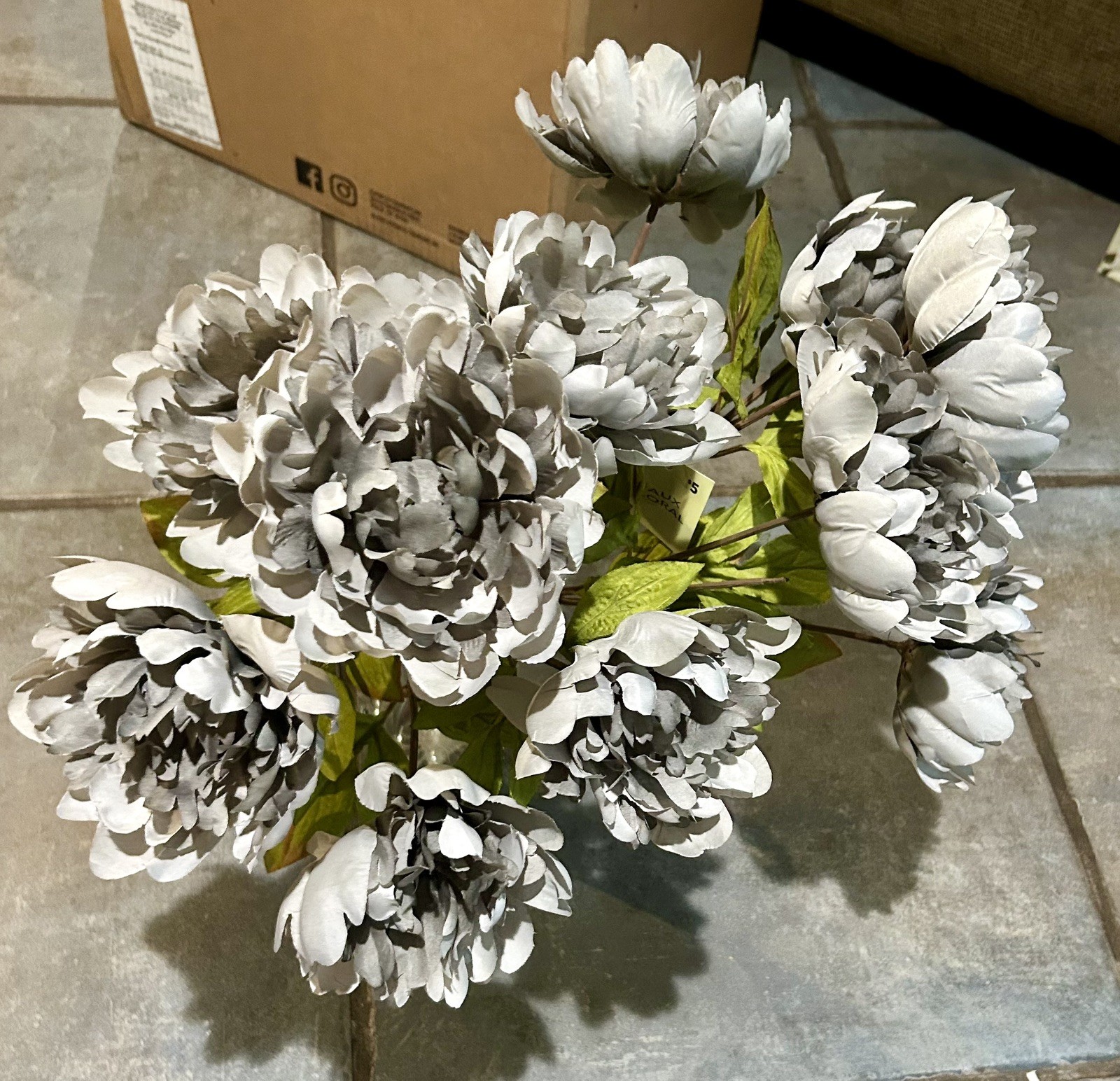 Artificial Spider Mums Flowers Silk Fake Flower Wedding Party Decoration Bouquet gallery