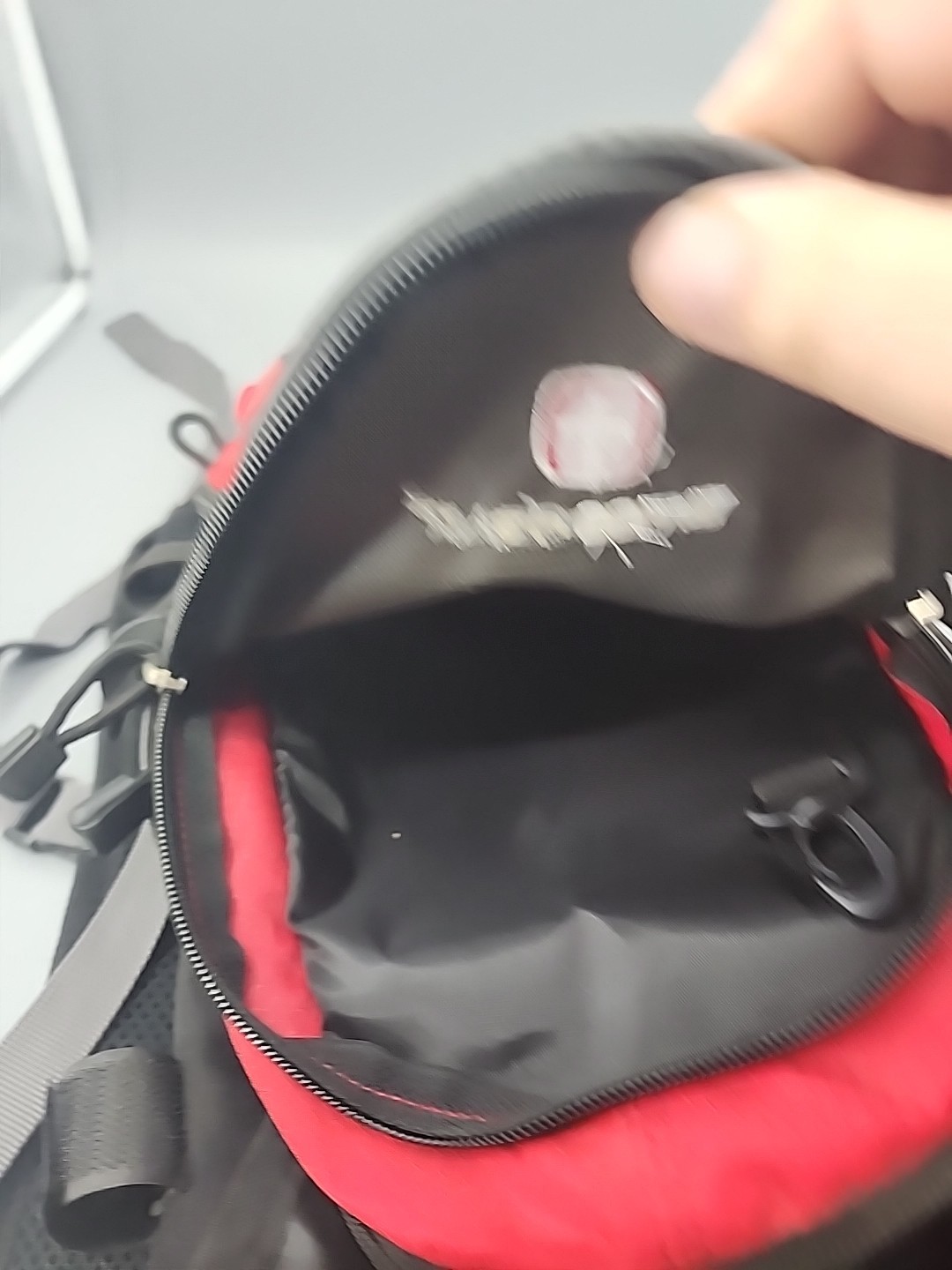 Small Swiss Gear Backpack/hydration Pack Red And Black 4