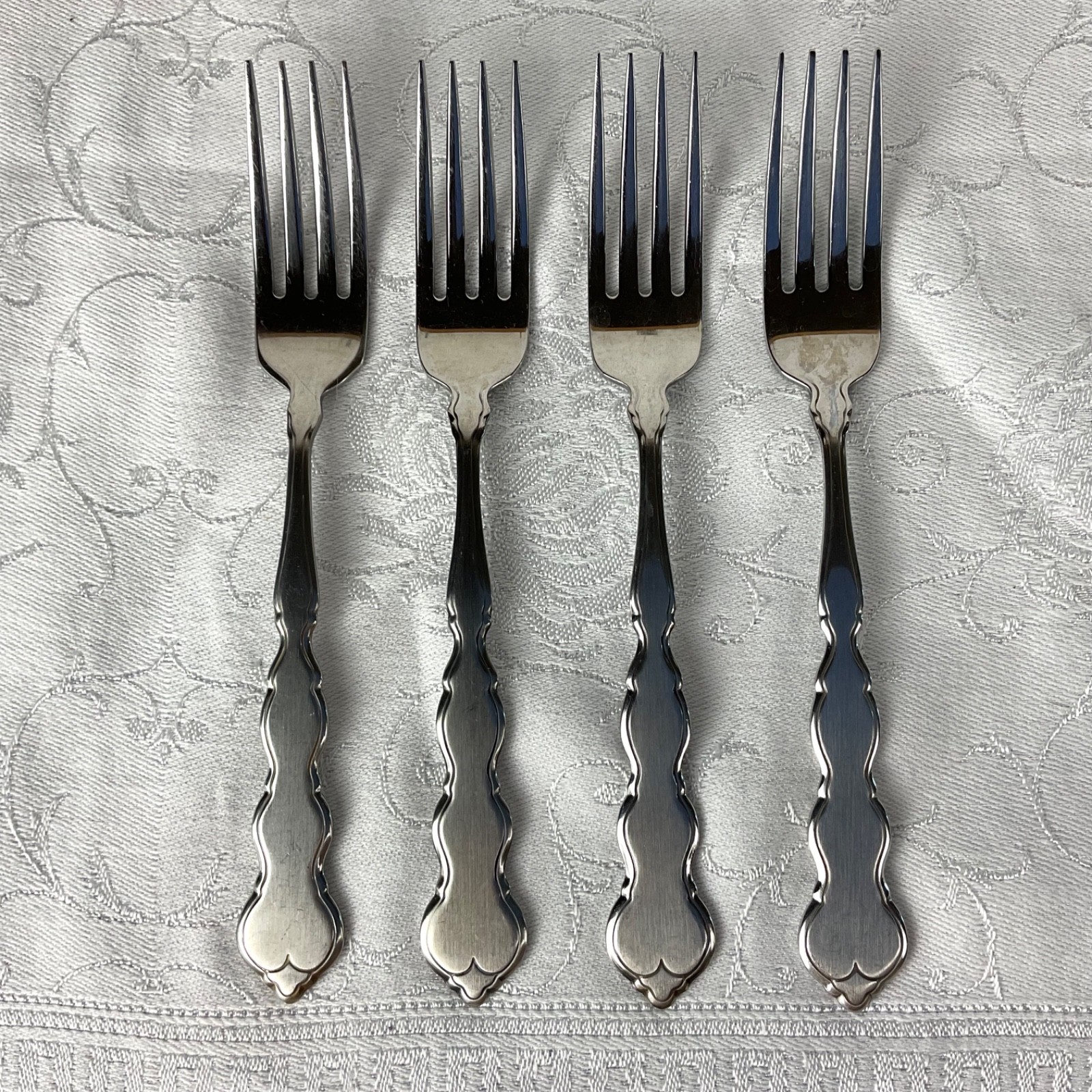 Oneida VALERIE Distinction Deluxe 4 Dinner Forks Brushed Satin Finish 7.25” EUC gallery