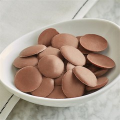 Guittard 25 lb. Eclipse du Soleil 41% Milk Chocolate Wafers WS-409G3410C25