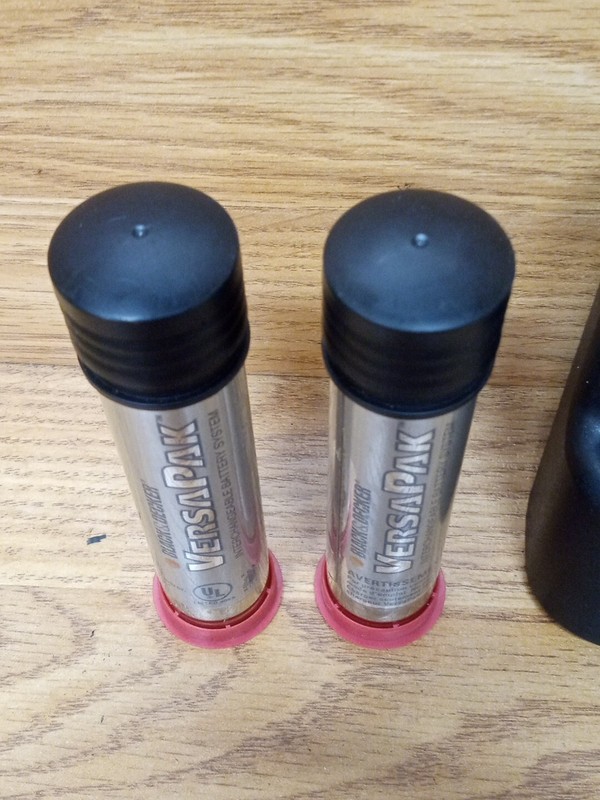 2 Black & Decker Authentic VersaPak VP100 type 2 Battery & B&D VP130 Charger LOT gallery