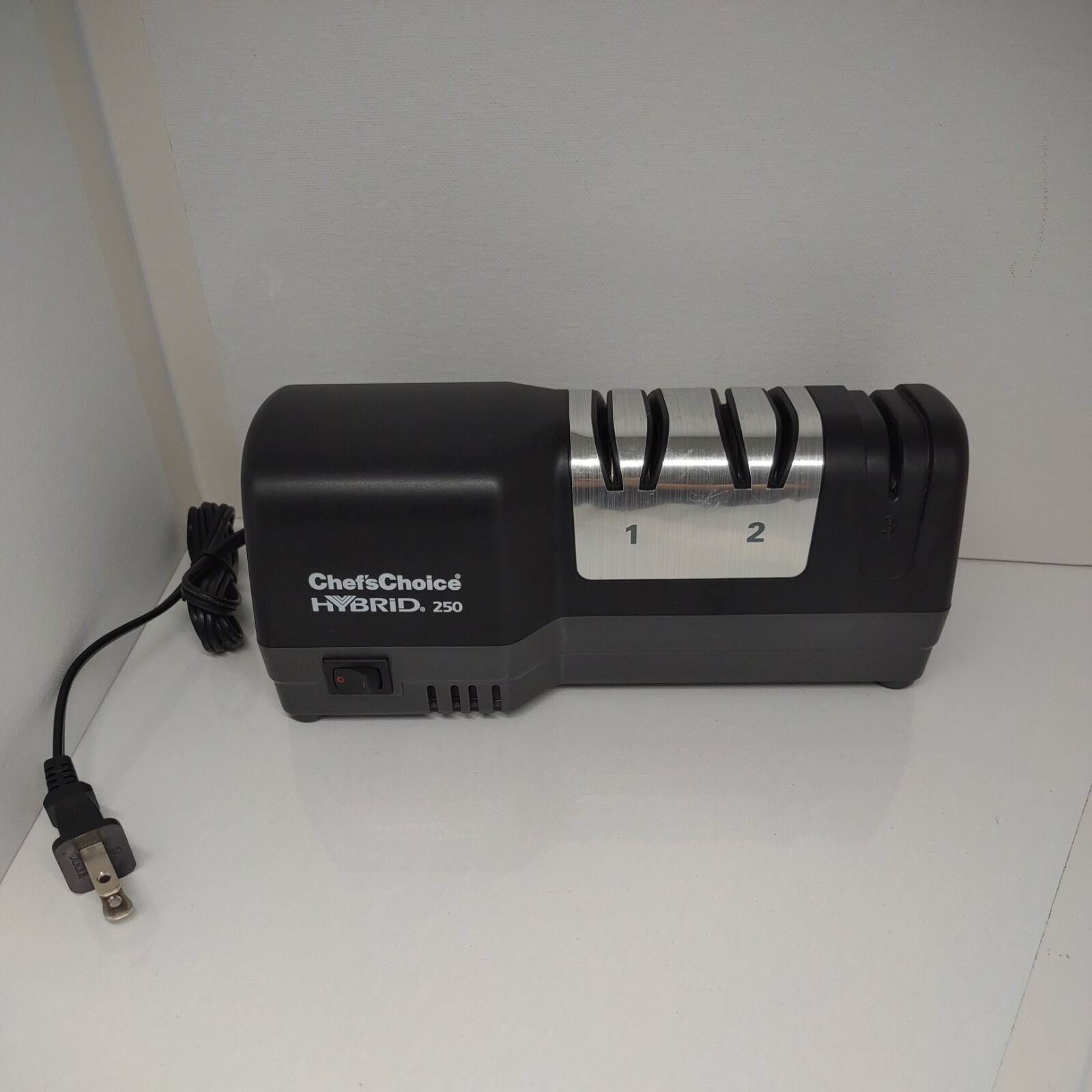 Chef'Choice Hybrid MODEL 250 Knife Sharpener 120V-42 WATTS gallery