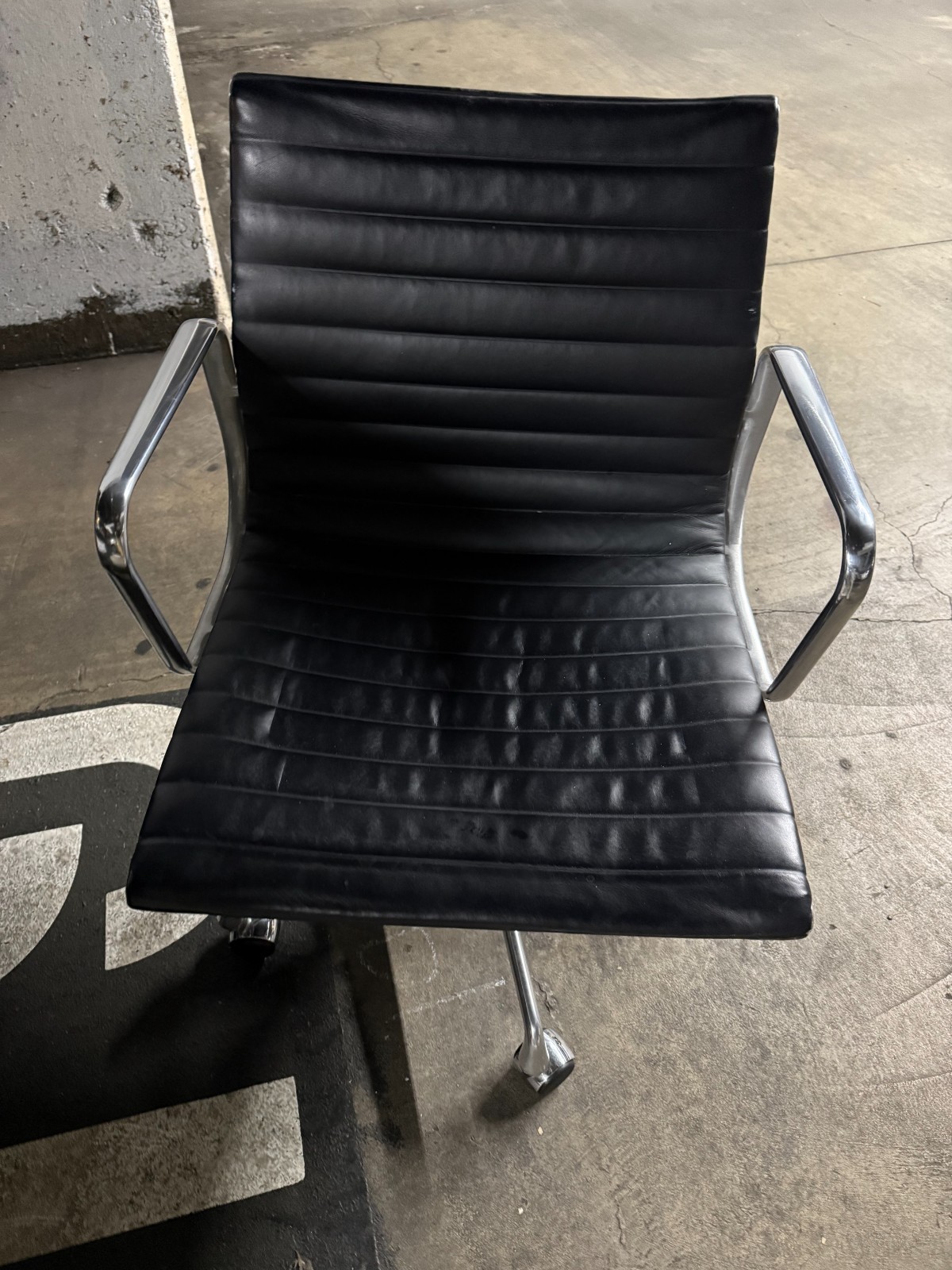 Herman Miller Eames Aluminum Group Management Desk Chair in Black Leather gallery