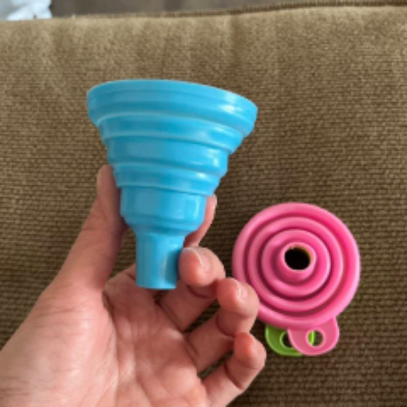 2pcs Kitchen Collapsible Funnels Set Foldable Food Graded Small Silicone Funnels gallery