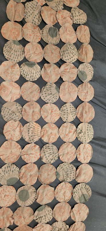 Vintage Yo-Yo Patchwork Fabric Table Runner Tan Brown Black Red 72x14 Inches gallery