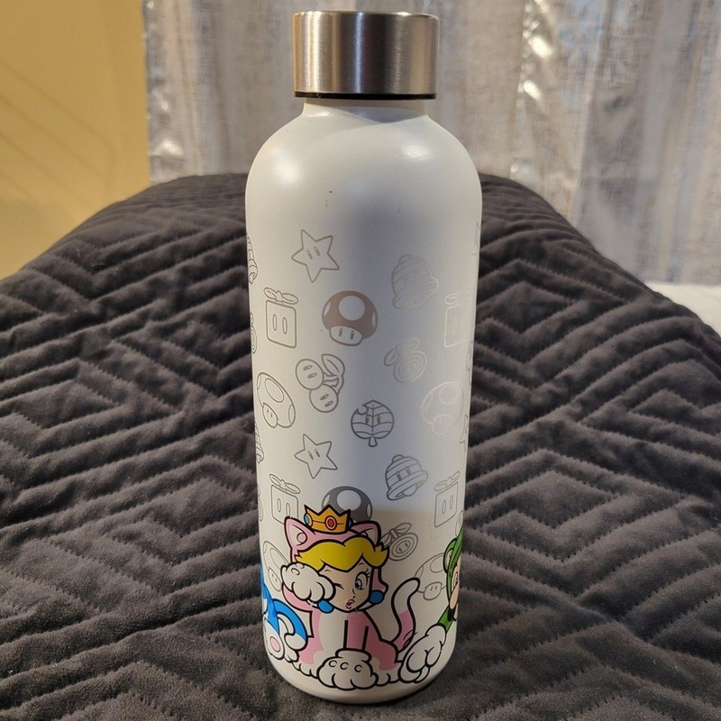 ⭐️Super Mario 3D World Limited Edition Collectible Aluminum Water Bottle Luigi⭐️ gallery