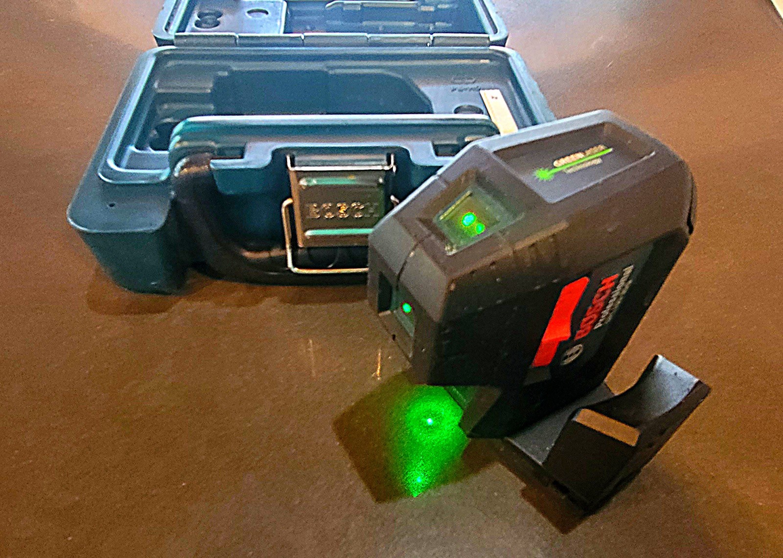 Bosch GPL100-30G Professional 3 Point Laser Level Self-leveling Compact Magnetic gallery