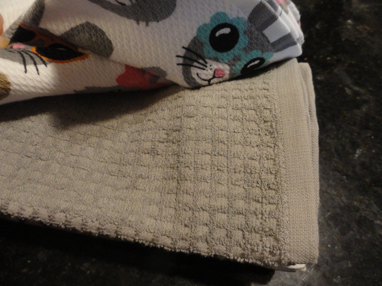 NWT 3 Cotton blend fabric kitchen towels Whimsical EASTER BUNNY Holiday look gallery