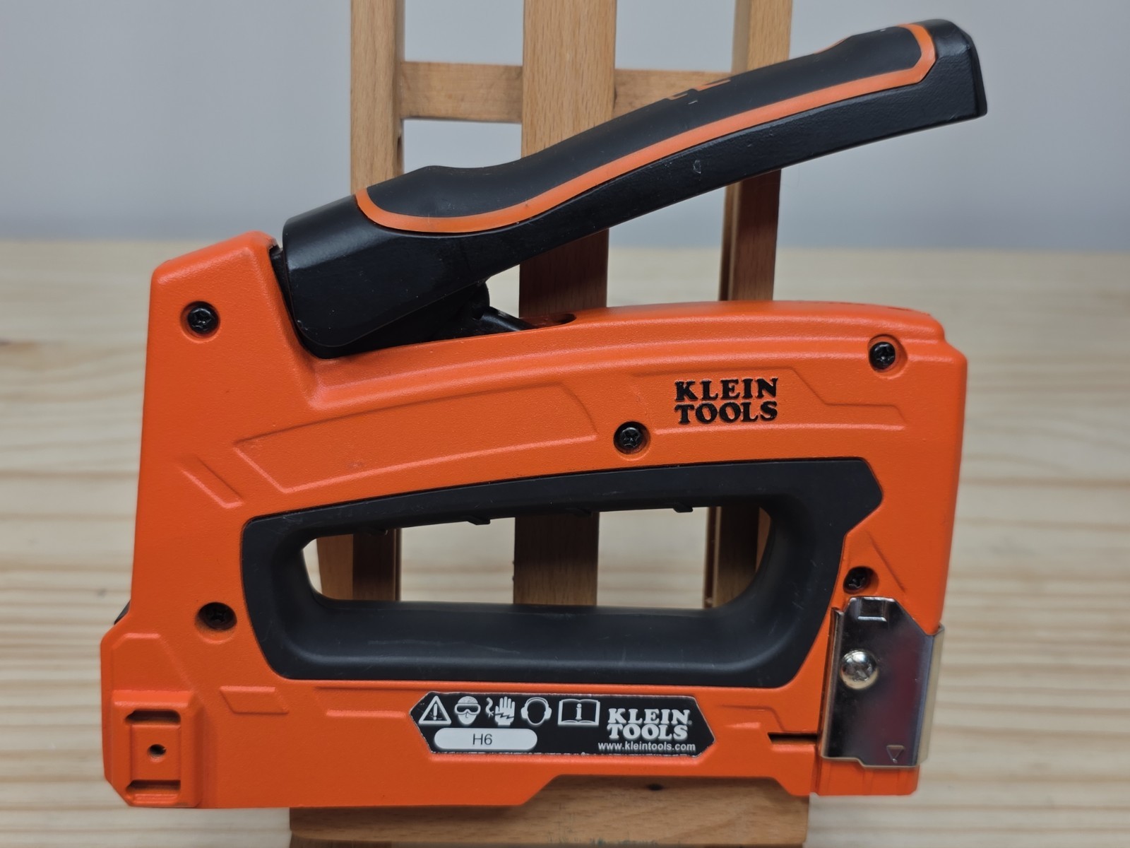 Klein Tools 450-100 Cable Stapler Heavy Duty Romex Wire Staple Gun Belt Clip gallery