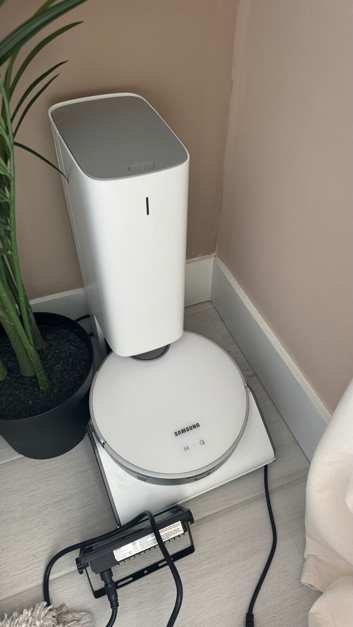 Samsung - Jet Bot+ Robot Vacuum Mop Combo with Clean Station gallery