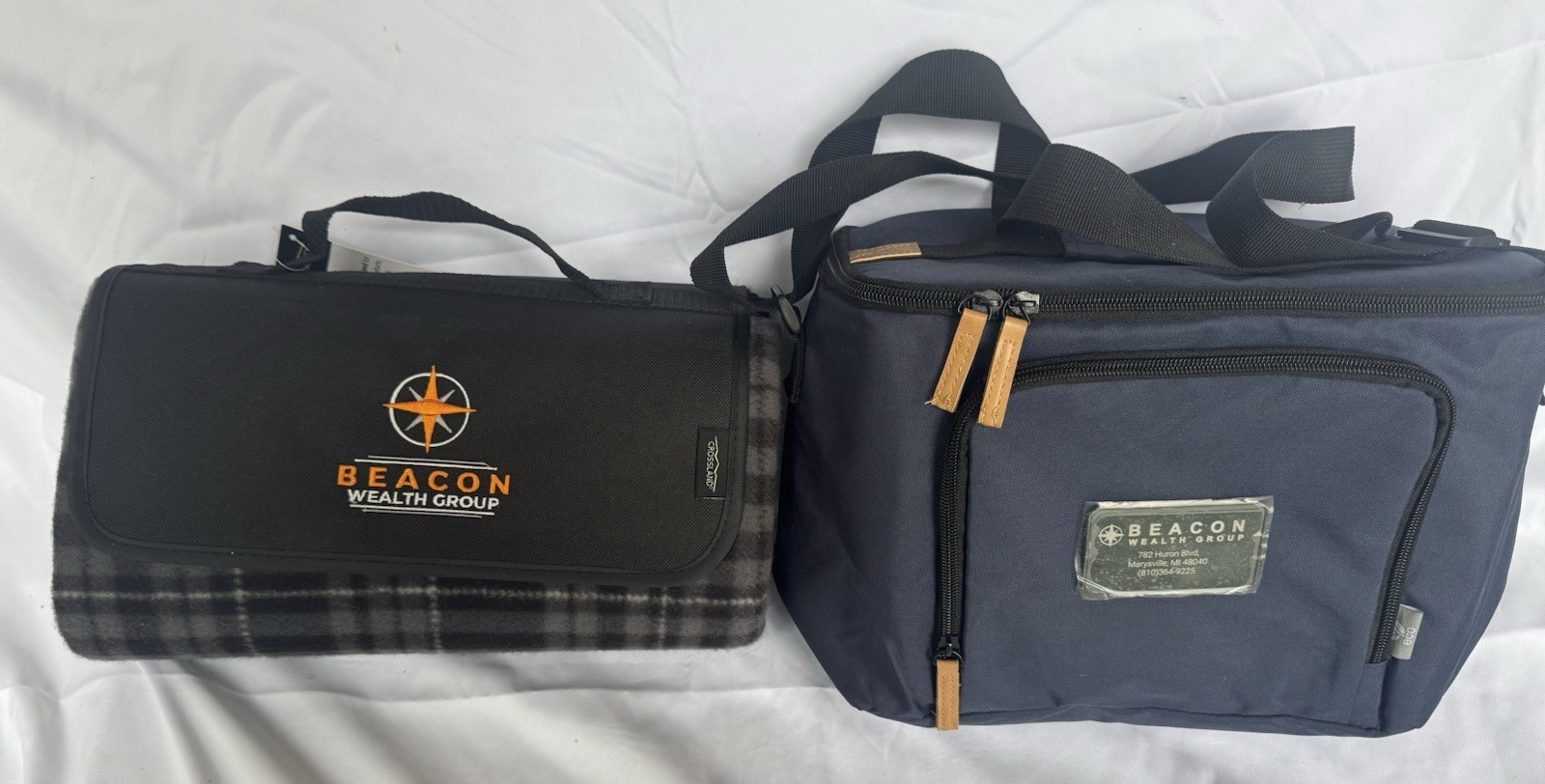 Foldable Water-Resistant Gray Plaid Blanket + Navy Fabric Cooler BEACON - NEW gallery