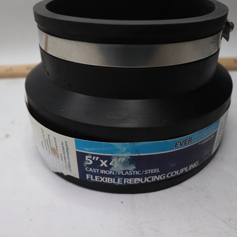 Supply Giant Flexible Reducing Coupling w/ Stainless Steel Clamps PVC Black gallery