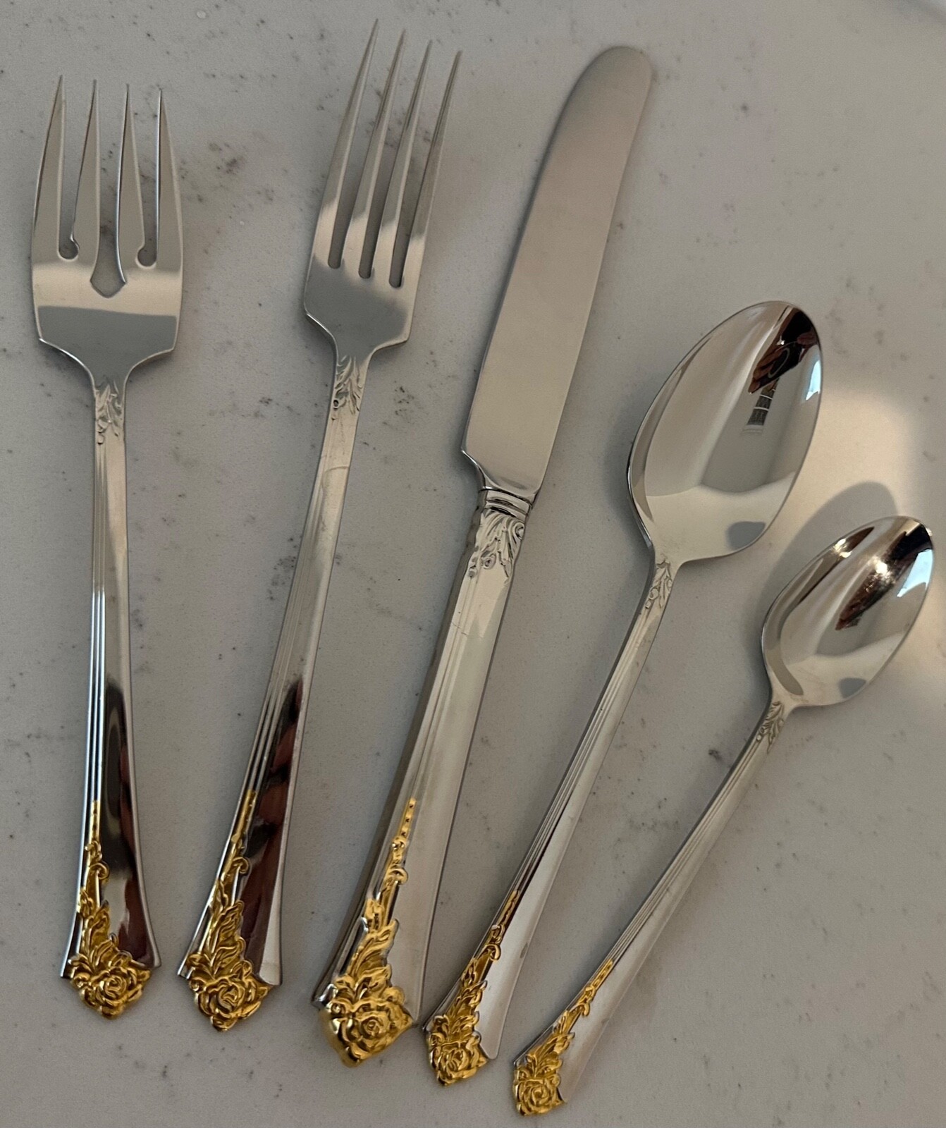 Oneida GOLDEN DAMASK ROSE Stainless Heirloom Cube Gold Accent Flatware 5 PC gallery