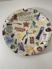 Netflix Stranger Things Party Dinner Plates 9 Inch Pack of 8 Sealed