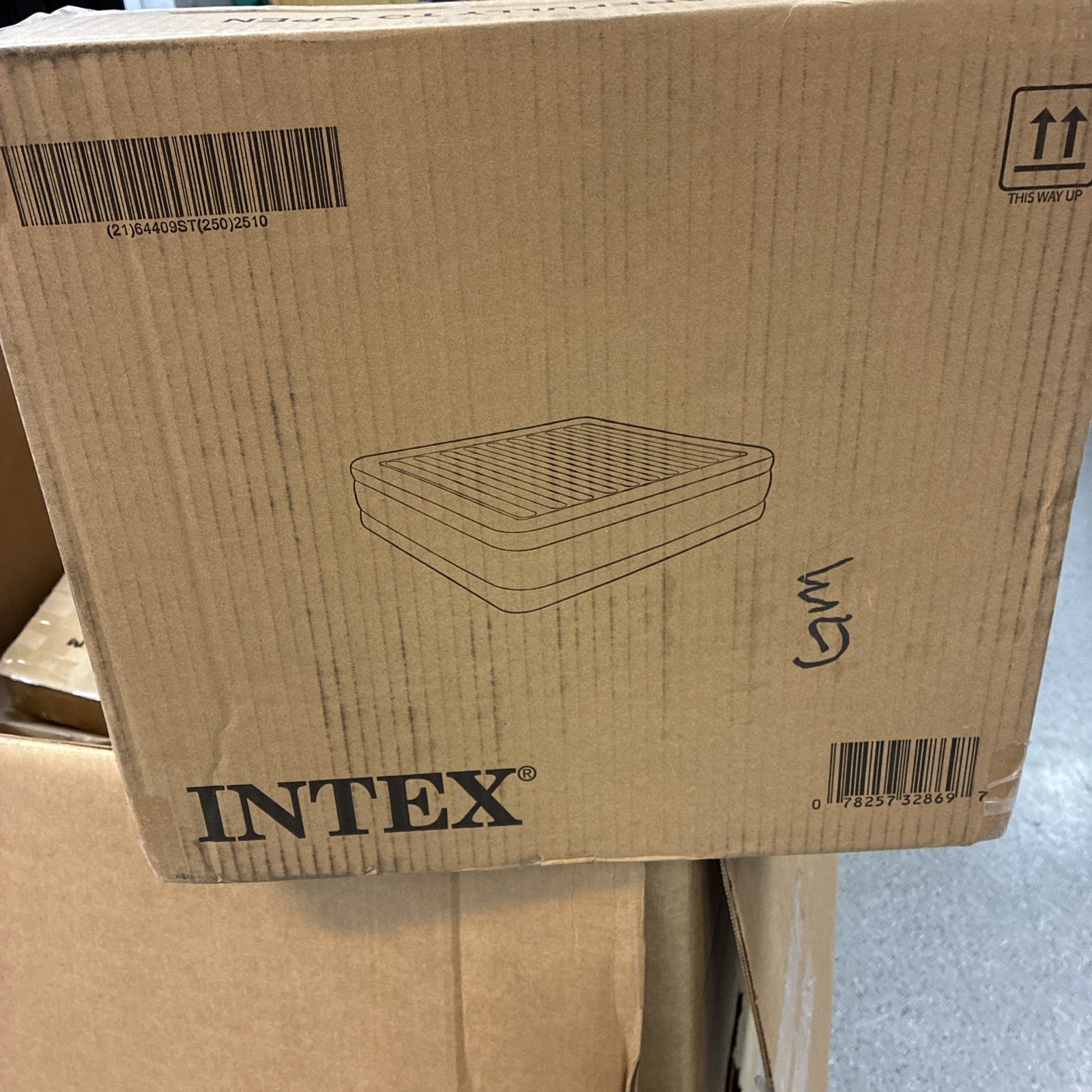 Intex 18" Inflatable Elevated Premium Comfort Airbed with Built-In Pump, King gallery