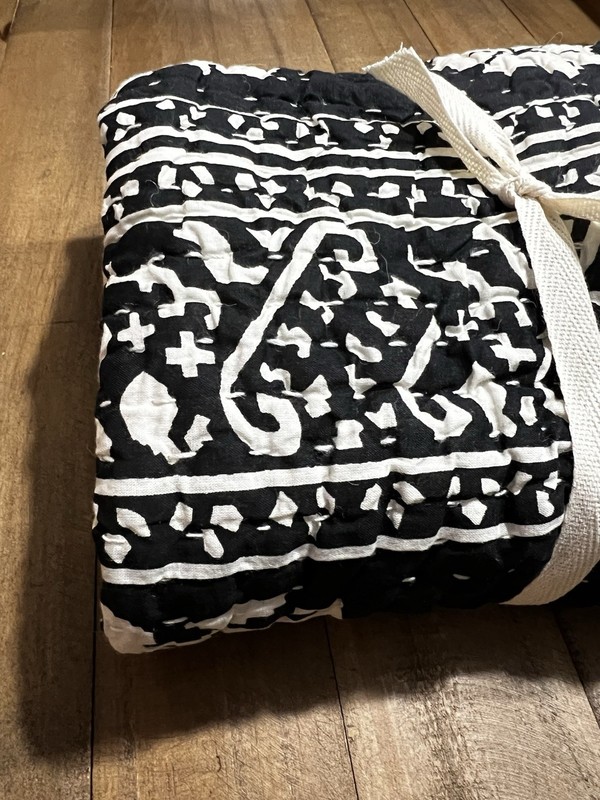 Pottery Barn Sutton Reversible Quilted Standard Sham Only 1 gallery